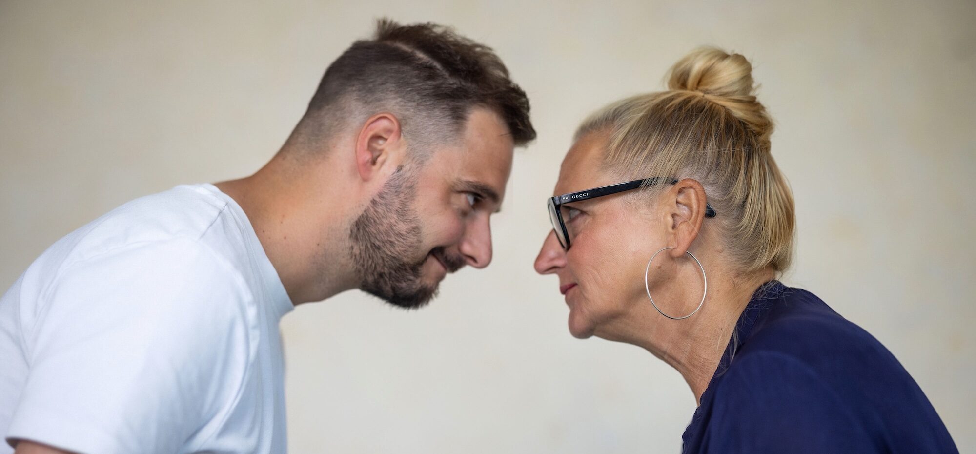 Anett und Paul Stirn zu Stirn gegenüber