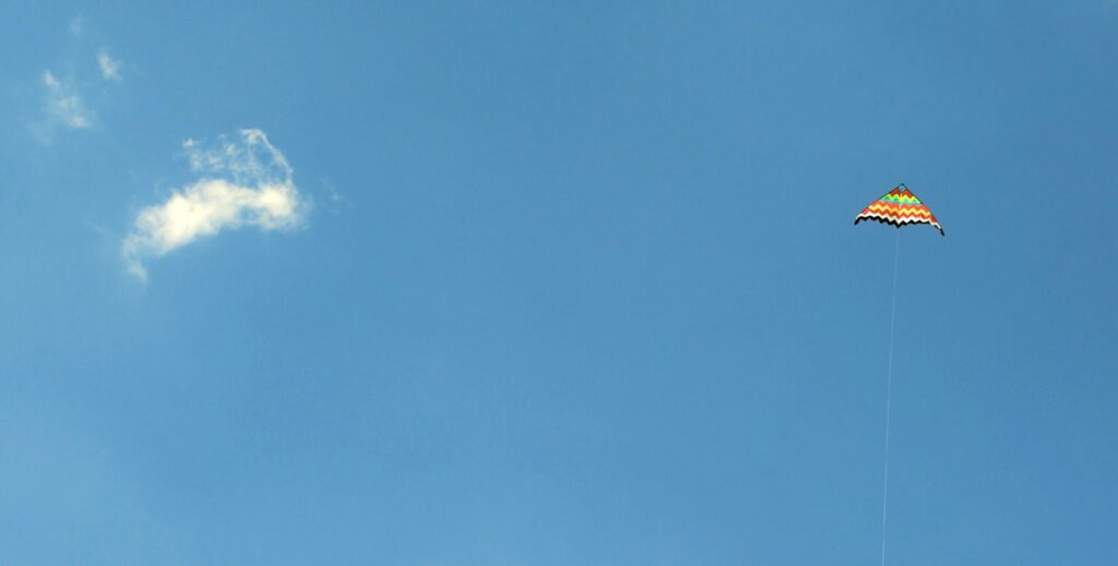 Foto von Himmel mit einem Drachen